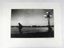 Saxophone sur un quai. Photographie originale. . LOUIS, Christian. 