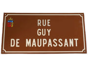RUE GUY DE MAUPASSANT. Belle plaque de rue émaillée, fond brun et texte blanc en relief. Ville de Ouistreham en Normandie.  par MAUPASSANT, Guy de.  - Image 1