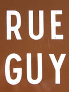 RUE GUY DE MAUPASSANT. Belle plaque de rue émaillée, fond brun et texte blanc en relief. Ville de Ouistreham en Normandie.  par MAUPASSANT, Guy de.  - Image 3