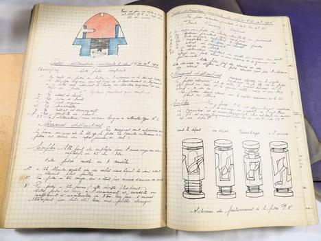 Cours d'Artifices de l'École Centrale de Pyrotechnie. Bourges, 1937. Ensemble de 5 cahiers manuscrits. . ÉCOLE CENTRALE DE PYROTECHNIE DE BOURGES.