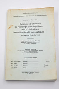 Expérience dun service de neurologie et de psychiatrie dun hôpital militaire en matière de sclérose en plaques. A propos de vingt et un cas.