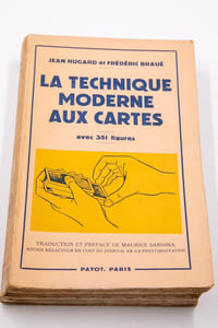 La technique moderne aux cartes.