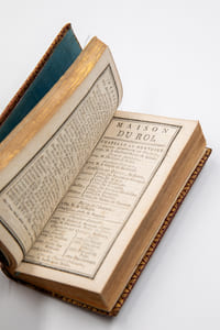 Calendrier de la cour, tiré des Ephémérides, pour lannée mil sept cent quatre-vingt-six ; contenant le lieu du soleil, son lever, son coucher, sa déclinaison : le lever de la lune & son coucher, &c. Avec la naissance des Rois, Reines, Princes & Princesses de l'Europe. Imprimé pour la famille royale et maison de sa Majesté.