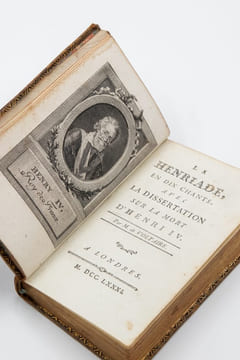 La Henriade, en dix chants, avec la Dissertation sur la mort d'Henri IV.. VOLTAIRE.