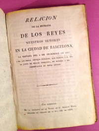 Relacion de la entrada de los reyes nuestros senores en la ciudad de Barcelona, la manana del 4 de diciembre de 1827, y de los demas festejos publicos, que tributo a SS.MM. la junta de reales obsequios, en nombre y representacion de dicha ciudad ; A LA SUITE : MASCARA REAL para la noche del 6 de Enero de 1828.