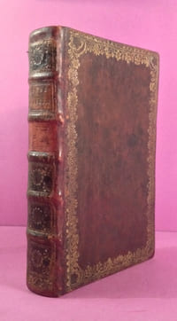 Livre curieux et utile pour les scavants et artistes. Composé de trois alphabets de chiffres simples, doubles et triples, fleuronnez et au premier trait. Accompagné d'un très grand nombre de devises, emblèmes, médailles et autres figures hiéroglyfiques. Ensemble de plusieurs supports et cimiers pour  les ornements des armes. Avec une table très ample par le moyen de laquelle on trouvera facilement tous les noms imaginables [Livre d'emblèmes]
