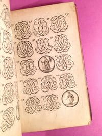 Livre curieux et utile pour les scavants et artistes. Composé de trois alphabets de chiffres simples, doubles et triples, fleuronnez et au premier trait. Accompagné d'un très grand nombre de devises, emblèmes, médailles et autres figures hiéroglyfiques. Ensemble de plusieurs supports et cimiers pour  les ornements des armes. Avec une table très ample par le moyen de laquelle on trouvera facilement tous les noms imaginables [Livre d'emblèmes]