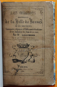 Les Origines historiques de la Ville de Vannes, de ses Monuments, Communautés religieuses et Établissements de bienfaisance, de ses Armoiries — des ...