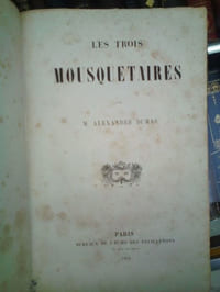 Les Trois Mousquetaires Les Mousquetaires Drame en cinq actes et douze tableaux, précédé de L'Auberge de Béthune, prologue par MM. A. Dumas et Auguste Maquet.Vingt ans après2 Volumes