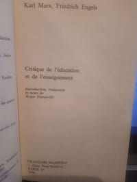 Critique de l'education et de l'enseignement