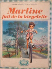 Martine fait de la bicyclette