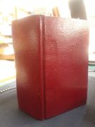 CINQ (Les) codes, précédés de la charte constitutionnelle. Edition nouvelle, conforme au Bulletin des lois, à laquelle on a ajouté le tarif des frais et défense en matières civile et criminelle, le tableau des distances des chefs-lieux de départements, et la loi sur l'abolition du divorce. Terminée par une table alphabétique générale des Matières. par Collectif. - Image 1