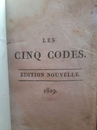 CINQ (Les) codes, précédés de la charte constitutionnelle. Edition nouvelle, conforme au Bulletin des lois, à laquelle on a ajouté le tarif des frais et défense en matières civile et criminelle, le tableau des distances des chefs-lieux de départements, et la loi sur l'abolition du divorce. Terminée par une table alphabétique générale des Matières.