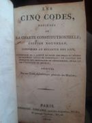 CINQ (Les) codes, précédés de la charte constitutionnelle. Edition nouvelle, conforme au Bulletin des lois, à laquelle on a ajouté le tarif des frais et défense en matières civile et criminelle, le tableau des distances des chefs-lieux de départements, et la loi sur l'abolition du divorce. Terminée par une table alphabétique générale des Matières. par Collectif. - Image 5
