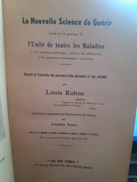 La nouvelle science de guérir basé sur le principe de l'Unité de toutes les maladies et leur traitement méthodique, excluant les médicaments et les opérations conformément à ce principe.