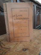 Le livre des instituteurs. Morale professionnelle. Administration, Législation et jurisprudence. La nouvelle organisation de l'Enseignement.  par Collectif. - Image 1