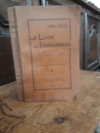 Le livre des instituteurs. Morale professionnelle. Administration, Législation et jurisprudence. La nouvelle organisation de l'Enseignement.