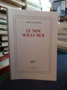 Le nom sur le mur par Le Tellier, Hervé. - Image 1