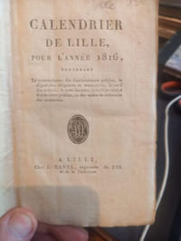 Calendrier de Lille contenant la nomenclature des fonctionnaires publics, le départ des diligences et messageries, les kermesses, foires et marchés, différens arrêtés de la mairie, et des tables de réduction des monnaies, poids et mesures.