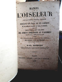 Manuel de l'oiseleur ou l'art de prendre, d'élever, d'instruire les oiseaux en cage ou en liberté. De les préserver et guérir de toutes les maladies suivi d'un Traité sur l'art d'élever les animaux domestiques et d'agrément. Ouvrage illustré de 30 gravures sur bois terminé par la meilleure méthode d'empailler et de conserver aux oiseaux et aux quadrupédes leurs attitudes naturelles.