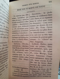 Paroissien romain très complet contenant en Français et en latin les offices de tous les dimanches et de toutes les fêtes de l'année qui peuvent se célèbrer le dimanche