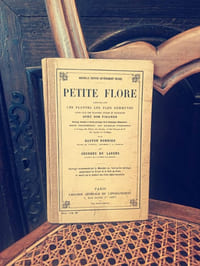 Petite flore contenant les plus communes ainsi que les plantes utiles et nuisibles