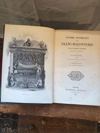 Histoire pittoresque de la franc maconnerie et des sociétés secretes anciennes et modernes