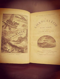 Le chancelor suivi de Martin Paz