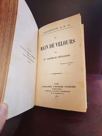 Renée, La main de velours