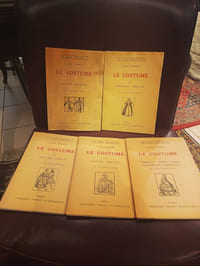 Le costume I: Antiquité - Moyen-ÂgeII : Renaissance - Louis XIIIIII : Louis XIV - Louis XVIV : Louis XVI - DirectoireV : Consulat - Premier empire - Louis Philippe - Napoléon III