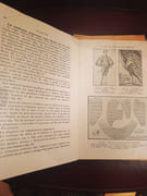 Le costume I: Antiquité - Moyen-ÂgeII : Renaissance - Louis XIIIIII : Louis XIV - Louis XVIV : Louis XVI - DirectoireV : Consulat - Premier empire - Louis Philippe - Napoléon III par Ruppert, Jacques. - Image 3