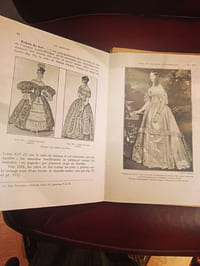 Le costume I: Antiquité - Moyen-ÂgeII : Renaissance - Louis XIIIIII : Louis XIV - Louis XVIV : Louis XVI - DirectoireV : Consulat - Premier empire - Louis Philippe - Napoléon III