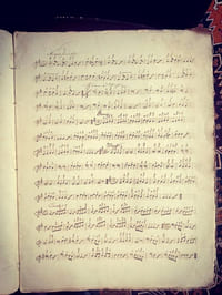 Cahier ou feuillets de musique manuscrits.