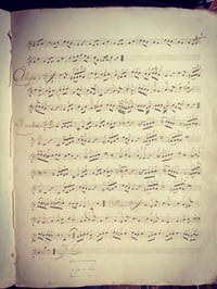 Cahier ou feuillets de musique manuscrits.