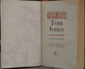 Tom Jones . Henry Fielding