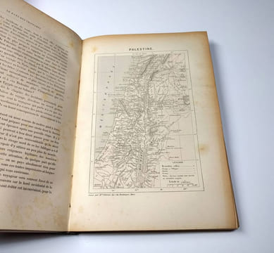 Le pays des croisades. Ouvrage illustré d'un nombre considérable de gravures et d'une carte de la Palestine. . CRUSADES.- HOCHE,J.
