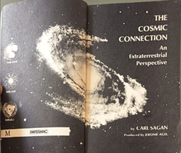 The Cosmic Connection: An Extraterrestrial Perspective (Papermacs S.)