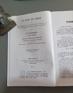 Gerbe de souvenirs ( ceux des autres ) racontés par un baroudeur volume illustré de 11 planches. Jean Ledruze-Desmaires