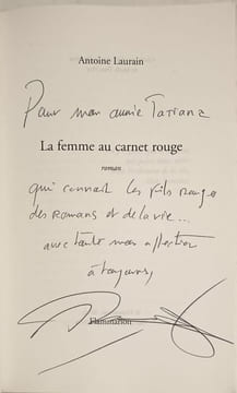 La femme au carnet rouge. Laurain Antoine Dedicacé A Tatiana De Rosnay