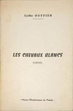 Les chevaux blancs dedicacé par l'auteur numéroté 118/400. Lydie Outtier