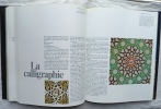 Le Maroc et l'artisanat traditionnel islamique dans l'architecture tomes 1 et 2, Editions Atelier 74, 1983. Andr&eacute; Paccard
