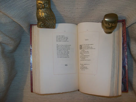 LE LIVRE DES CENT BALLADES contenant des conseils à un Chevalier pour aimer loyalement et les réponses aux ballades.. ANONYME