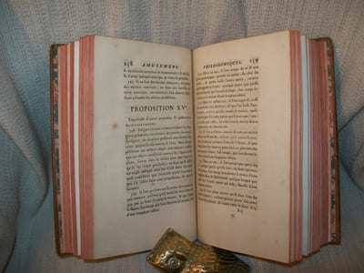 AMUSEMENS PHILOSOPHIQUES SUR DIVERSES PARTIES DES SCIENCES et principalement de la Physique et des Mathématiques.