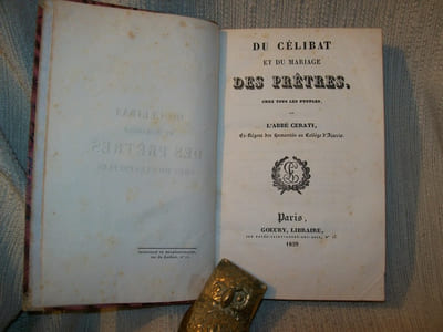 DU CELIBAT et du mariage des prêtres chez tous les peuples.