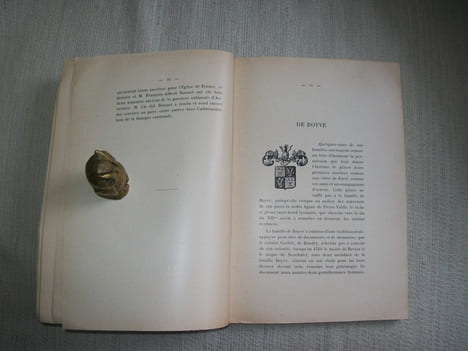LES FAMILLES DU REFUGE en Pays Neuchatélois. Préface de M Berrus de Pressensé.. VIVIEN L