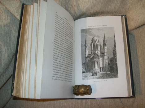 LES PLUS BELLES EGLISES DU MONDE. Notices historiques et archéologiques sur les temples les plus célèbres de la Chrétienté.. BOURASSE Abbé