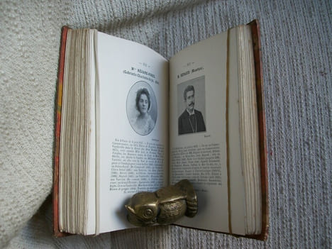 NOS ARTISTES. Portraits et biographies suivis d'une notice sur les Droits des Auteurs, l'Opéra, la Comédie-Française, les associations artistiques ...