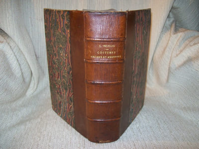 COSTUMES ANCIENS ET MODERNES. Habiti antichi et moderni di tutto il mondo. Précédé d'un essai sur la gravure sur bois par M. Amb. Firmin Didot.