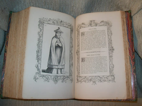 COSTUMES ANCIENS ET MODERNES. Habiti antichi et moderni di tutto il mondo. Précédé d'un essai sur la gravure sur bois par M. Amb. Firmin Didot.. ...
