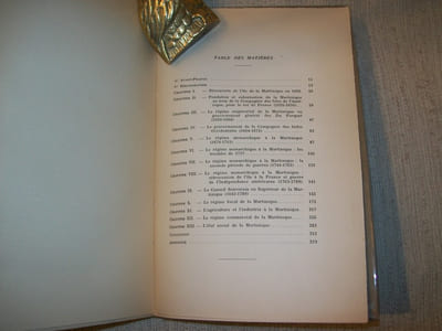 HISTOIRE politique, économique et sociale de la Martinique sous l'Ancien Régime (1635-1789).